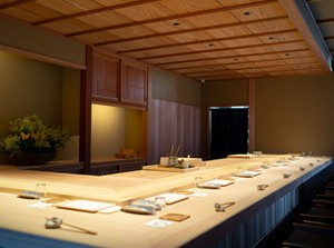 【幅広いスタッフが活躍中】
某グルメレビューサイト好評価・評価ガイド2つ星の店ならではの貴重な経験ができますよ。