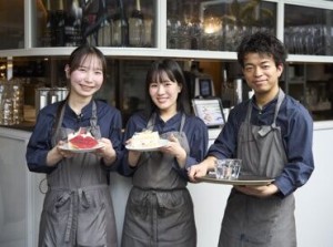 大学生スタッフ多数活躍中♪
忙しい時もみんなで協力しながら楽しく働けますよ！
未経験歓迎です☆