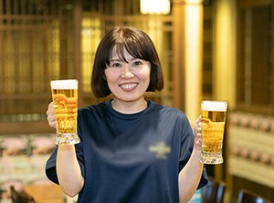 「飲食バイト初めて！」
そんなアナタもご安心を♪
研修でゼロから学べます☆
未経験から始めたスタッフも
たくさんいますよ！