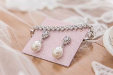 ﾟ*｡☆ NEWスタッフ募集 ☆。*ﾟ
SNSで人気のアクセサリーショップ
20～30代スタッフ活躍中
即日スタートできるお仕事♪