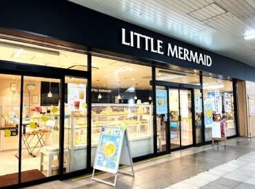 髪型・髪色自由！
自分らしくオシャレも楽しみながら
カジュアルに働けます◎
お仕事後はそのままの恰好でお出かけも楽しめる♪