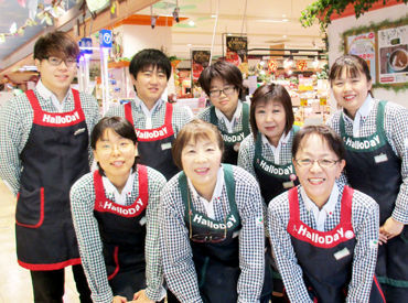 業界からも注目を集めるスーパーでのお仕事♪
学生*主婦*フリーターまで、
老若男女幅広く活躍しています！