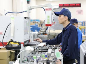 ＼50代・60代も活躍中／
子育てが落ち着いた世代も
活躍するこの倉庫では…
ものを運ぶ時にカゴ車使用で安心♪