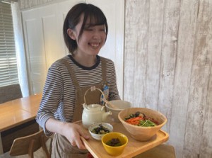 ＼こんにちは♪／
私たちは"ホッとしてしまう"
居心地の良さにハマっちゃいました★
ぜひ1度お店へ話を聞きにきてください◎