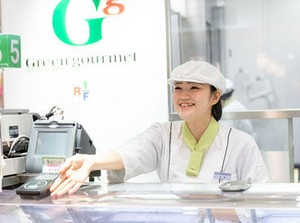 スタッフの約4割がバイト自体初めて♪
「社会人マナーも教えてもらえました」「指導もわかりやすい！」等丁寧な研修も好評◎