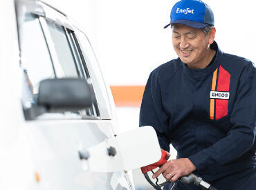 車の知識がなくても大丈夫◎
優しい先輩がたくさんいるのですぐ聞ける環境！
職場の雰囲気が良いから長期的に続けやすい♪