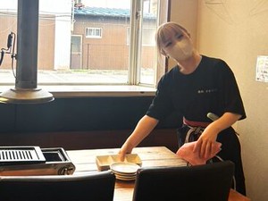 髪型・髪色は自由★
業務内容はレジや配膳などをおまかせ！
まずはカンタンなことからお願いします◎