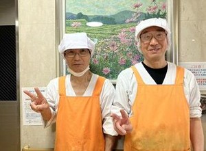 未経験の方にも先輩スタッフが横について
お教えしますのでご安心くださいね！
大体1ヶ月ほどあれば全体的に覚えられます♪