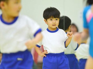 ★金曜日のみ★
14：30～18：30の1日4時間シフト
短時間で働ける仕事をお探しの方◎
車・バイク・自転車通勤OK
※写真はイメージ