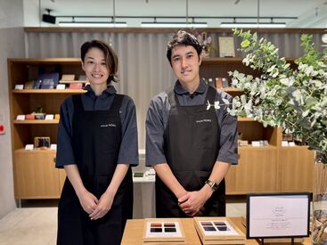 ＼オープニングスタッフ大募集／
駅チカ店舗で通いやすさ抜群★
革小物が好きな方には堪らない職場です♪