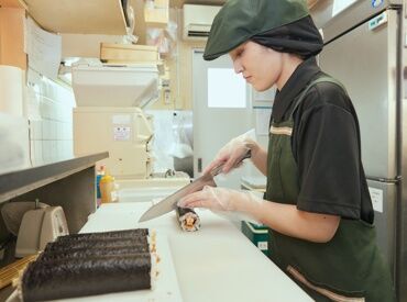 食事補助あり！
＜鮨＞がおトクに食べられます★
鮨大好きな方、大歓迎！みんなに大好評ですよ♪