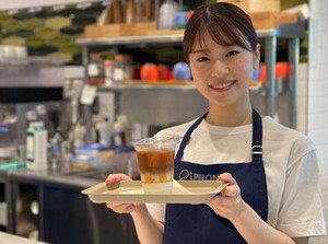 ＼スタッフの仲間意識◎／
困った時はヘルプOK!
パンケーキやデザート、カフェ丼等も充実★
社割でお得に食べることも可能です♪