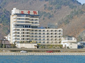 ＼* アナタらしく働ける！ *／
幅広い年代のスタッフが活躍★
だからこそ、「スタッフの働きやすさ」を大切にしています