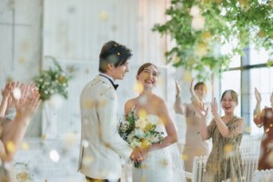 ＼キラキラした結婚式場が職場／
若いスタッフ多数活躍中！
華やかで映える式場で楽しく稼ぎませんか??
正社員登用あり♪