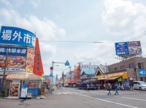 ＼週払いOK／
金欠になる前にお財布も充実◎
もちろん、交通費も全額支給なので、公共交通機関でも通いやすい♪