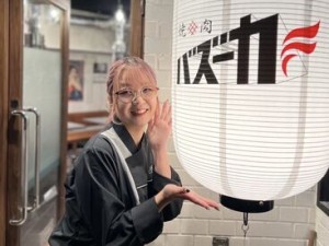 焼肉業界大注目！
焼肉バズーカFで新しい仲間を募集中！
髪・ピアス・ネイルもOK♪
まずはお気軽にご応募ください！