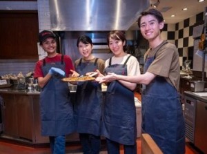 子ども~大人まで楽しめる空間だからこそ、
未経験から始める方でも安心して働けます♪
★チームワークバッチリの職場です★