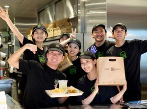 ★メンバーの仲の良さも魅力！
学生～主婦(夫)の方まで、年齢の壁はありません◎
一緒に"Shake Shack"体験をお届けしましょう！
