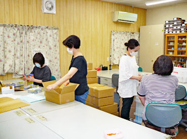 シールを貼ったり、
郵便物を封入したりの
超モクモクシンプルワーク!!
車通勤もOK♪
まずはお気軽にご応募ください★