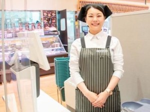 髪色やネイル色は自由！
ピアスも可(規定有）！
おしゃれOKなお仕事です♪♪