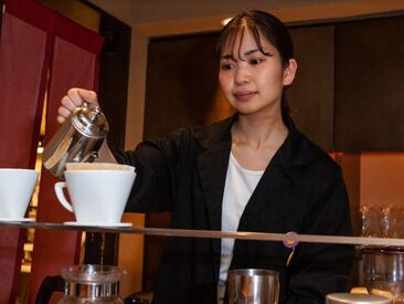 スタッフ同士仲が良く、皆が笑顔で働いているお店です！
楽しくバイトできるから、自然と長く続けられるお仕事です◎