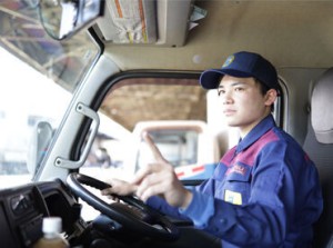 平均年齢40歳前後の
計60名ほどの運転手が活躍中！
楽しく働ける雰囲気の職場で、
平均勤続年数は10～15年と定着率も高いです♪