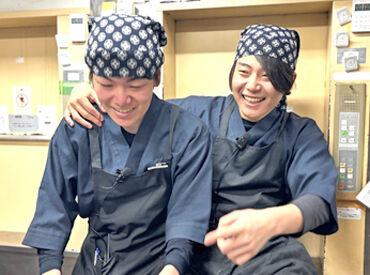 常に"笑顔"が溢れるバ先が自慢♪
大学生・高校生と年代が近いスタッフが多く、
みんなでワイワイ仲良く働いてます★