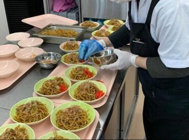 当社では…給食・学食・社食など、
企業や施設で過ごす皆様の食をサポートしています◎