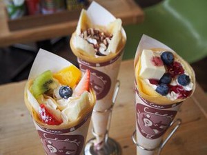 寒天を生地に練り込み、純生クリームを使った美味しいクレープを提供しています。
他にソフトドリンクやタピオもあります。