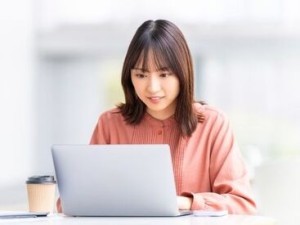 《働きやすい環境》
＊髪型・服装自由♪
＊週5で勤務可能です
＊スキルを磨いた後は在宅勤務もご相談下さい