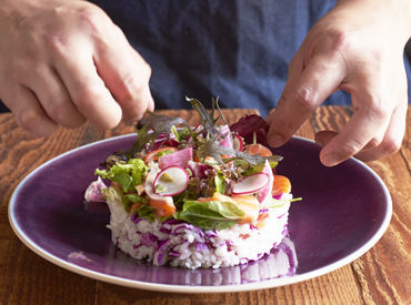 未経験歓迎★"接客が好き""食べることが好き"始める理由はなんでもOK♪一緒に笑顔で＜美味しい＞をお届けしましょう◎