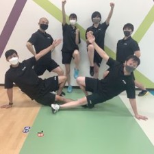 ＜会員制のスポーツクラブ＞
だから、お客様は常連さんばかり◎
だから、接客もちょっと気が楽♪
毎日楽しく働いています！