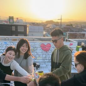 高級感あふれるデザインのキレイなお店♪
先輩スタッフはとっても気さくで
チームワークもいいんです◇*
現在は感染対策も徹底！