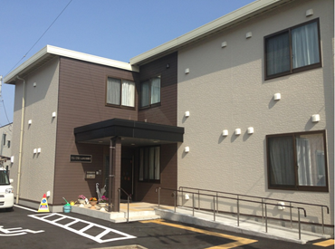 「家族」と一緒にいる時のように
リラックスしている入居者様が多いです。
和やかな会話がそこかしこにあふれています！