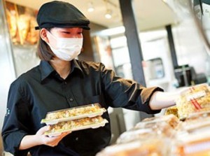 業務スーパー内のお惣菜屋でのお仕事♪
裏方メインの作業なので
接客に自信がない方も大歓迎です◎