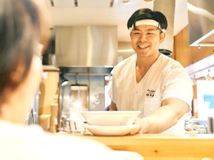 ＜フードコートで簡単接客★＞
バイトデビュー・久しぶりのお仕事復帰にも◎