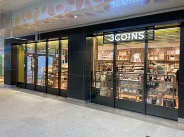 ★★3COINS スタッフ大募集★★
「雑貨が好き」
「スリーコインズが好き」
「販売のお仕事がしたい」など…キッカケは何でもOK！