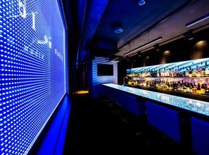 ≪落ち着いた地下の店内≫
静かなバーカウンターあり！
バーテンダーの業務はこちらでお願いします♪