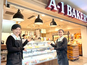いつも笑顔でいっぱいの温かい雰囲気も魅力のひとつ◎
チームワークバッチリです！