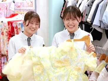★短期間限定スタッフ募集★
「この衣装かわいいね～♪」なんて
お話しするうちに、子ども達も笑顔に！
喜びいっぱいのお仕事♪