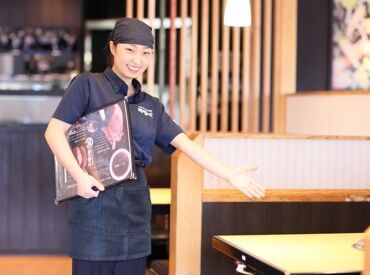 「初飲食バイト」でも安心♪
研修に特別チカラを入れています！
自信を持ってバイトができるよう、
全力でサポートします★
