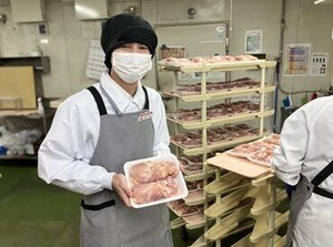 精肉コーナー！
《8：00～12：00/12：00～16：00》採用中！
≪全店≫≪全商品≫に使える社割あり♪
スタッフから好評◎