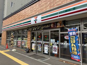 幅広い世代のスタッフが多く活躍している職場です◎
深夜帯も数名体制でシフトを組んでいるので
安心して働ける職場環境です♪