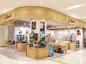 ショッピングセンターを中心に200店舗展開中！
全国最大の時計専門店チェーン★
しっかりとした福利厚生で、安心して働けます◎
