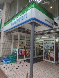 パルム商店街内のファミリーマート♪
楽しく、ムリなく一緒に働きませんか？？
困ったら近くの人がすぐにかけつけます◎