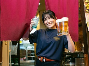 「飲食バイト初めて！」
そんなアナタもご安心を♪
研修でゼロから学べます☆
未経験から始めたスタッフも
たくさんいますよ！