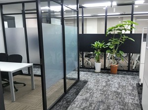 【20～30代活躍中☆】
シフトは私生活優先でokだから、
学校と両立している大学生多数
安心できる“仲間”だって沢山できますよ