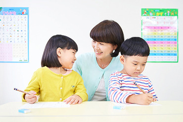 「100点とれた！」子どもの成長が嬉しいお仕事♪
『よくできたね～◎』と自然に笑顔になれる雰囲気です..＊゜