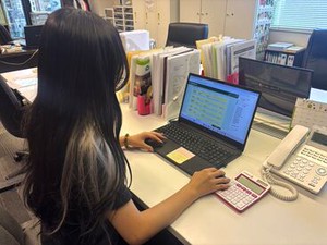 社長+スタッフ4名の少数精鋭！
必ずサポートしてくれる人がいます♪
社長は…月1回、ランチに連れて行ってくれるほど優しい＊