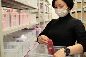 日本全国に約100店舗を展開する外資系スマホ修理ブランドの倉庫内勤務の募集です！